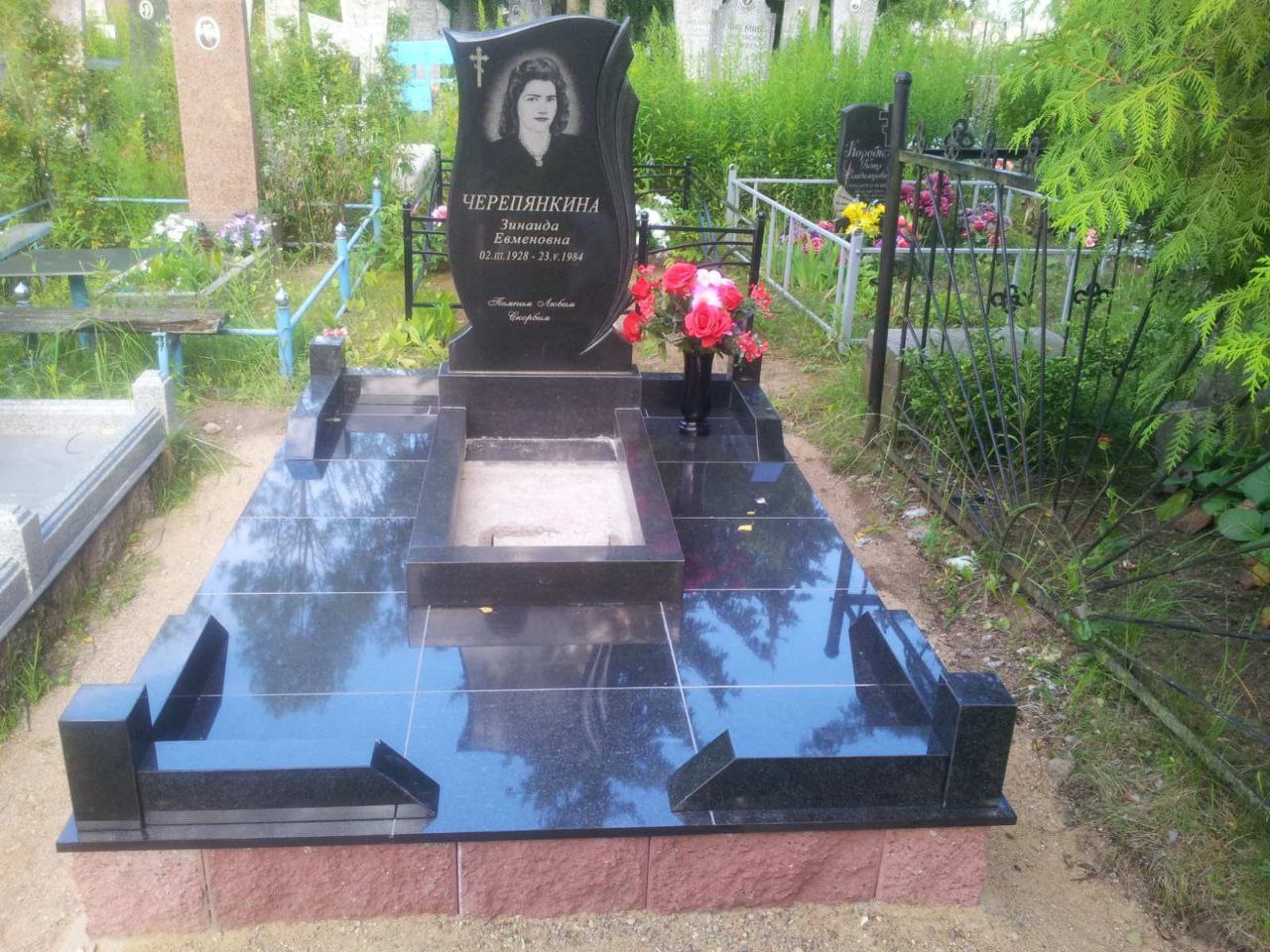 Установка памятников в Минске на кладбище.