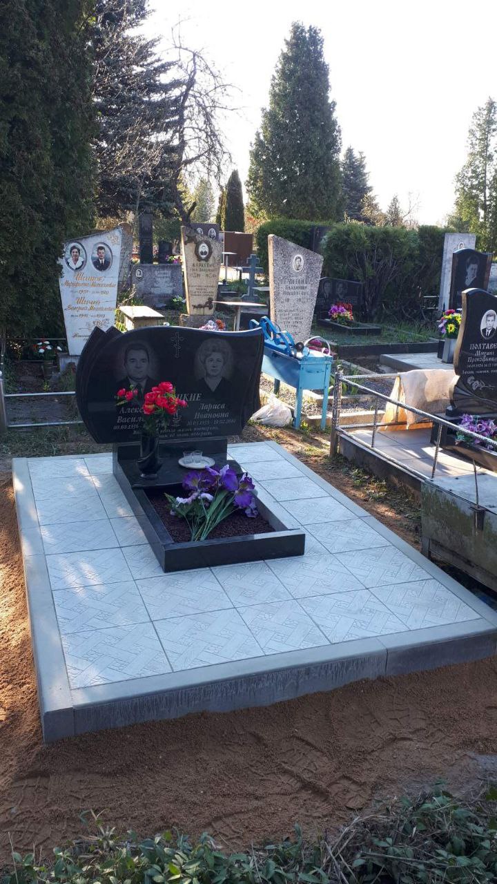 Установка бордюра на кладбище