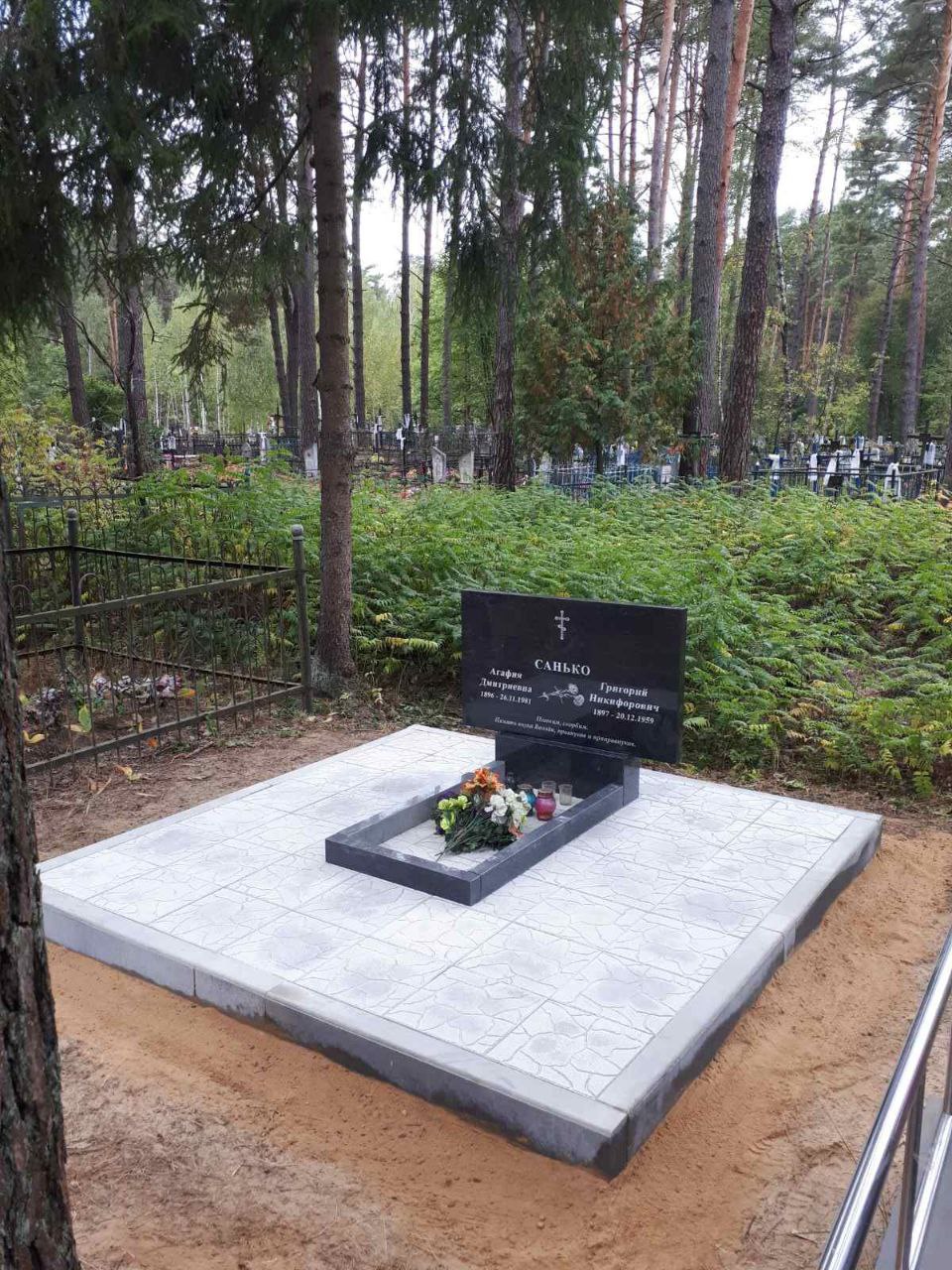 укладка тротуарной плитки на могиле в Минске и Минской области